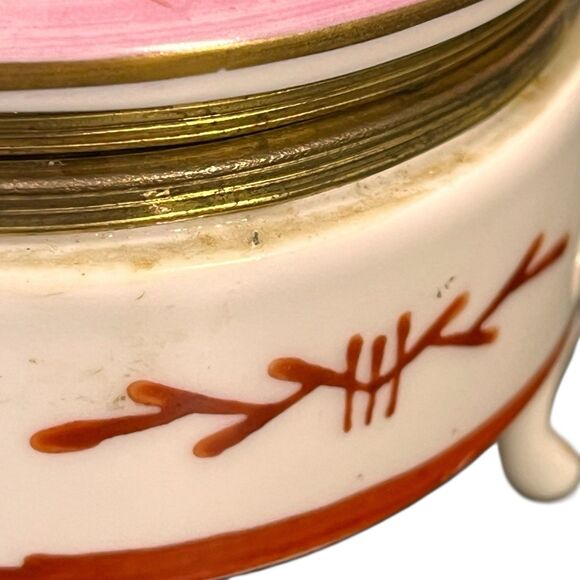 Vintage Handpainted 3 Footed Floral Hinged Trinket Box Porcelain Roses by Isco - Picture 7 of 16